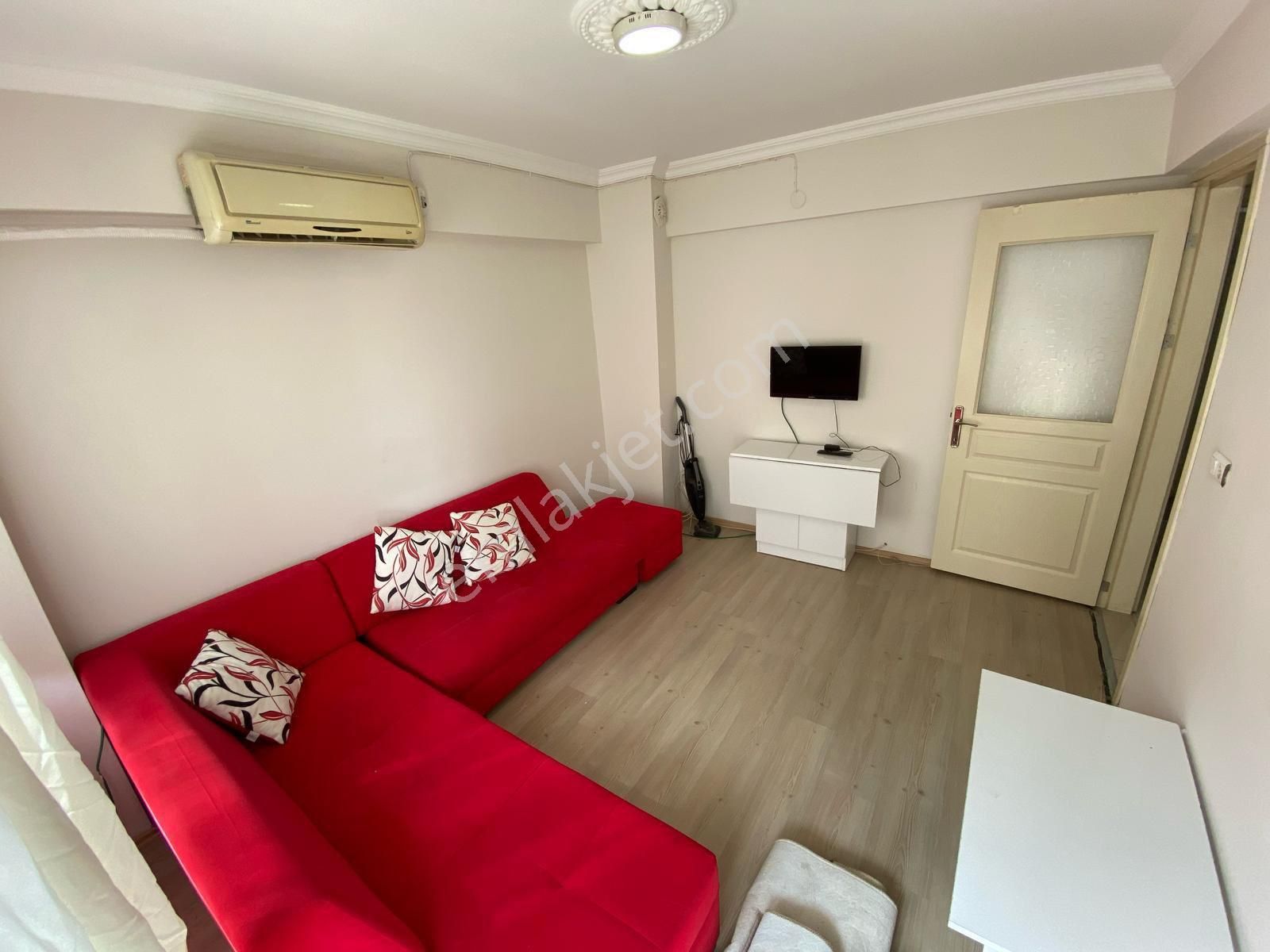 Manisa Şehzadeler Çarşı Mah. Kiralık Asansörlü Ara Kat