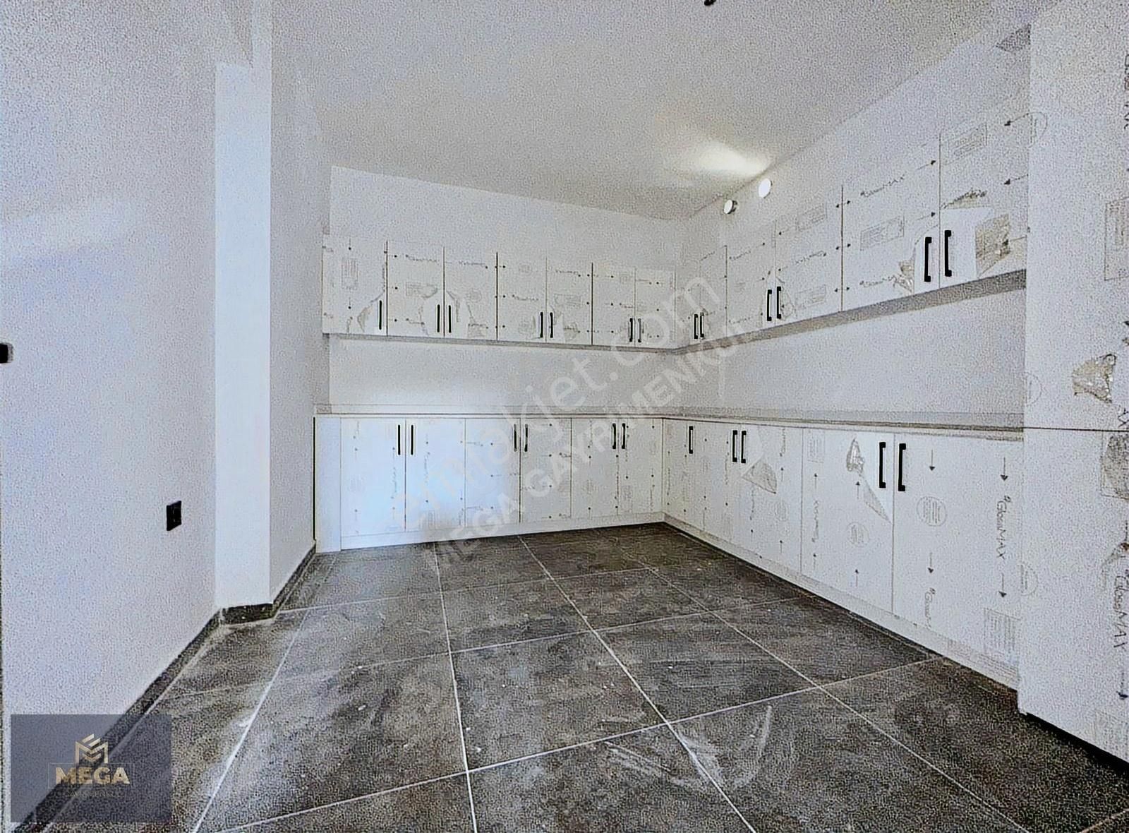 Mega'dan Bağlıca'da Cad.üst.300 M2 Bahçe Kullanımlı Lüx 4+1 Vlla