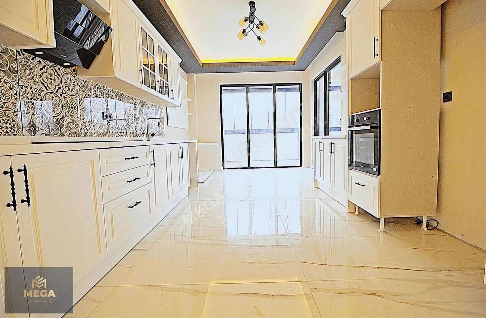 Mega'dan Ovacık Merkez'de Bulvara Cephe Yüksek Katta Lüx 4+1 Ste