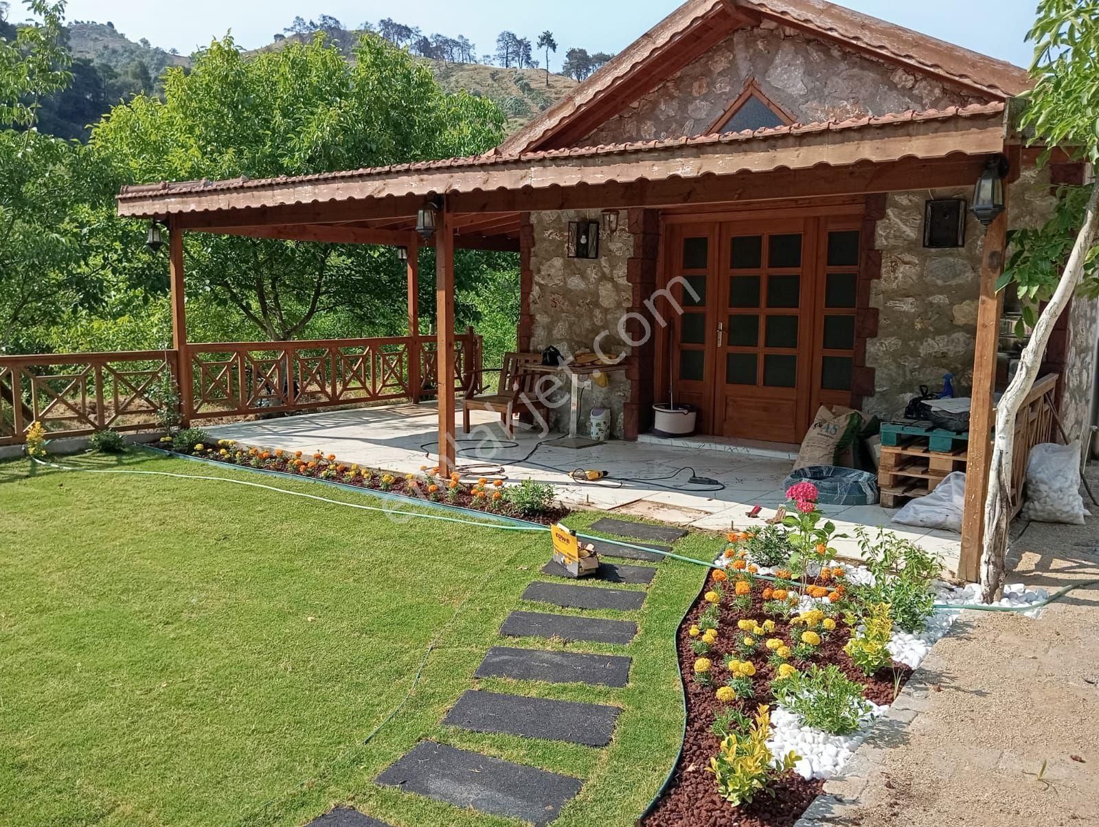 Era'dan Muhtesem Taş Ev (2000 M2 Bahce İçinde ) Merkeze 15 Km