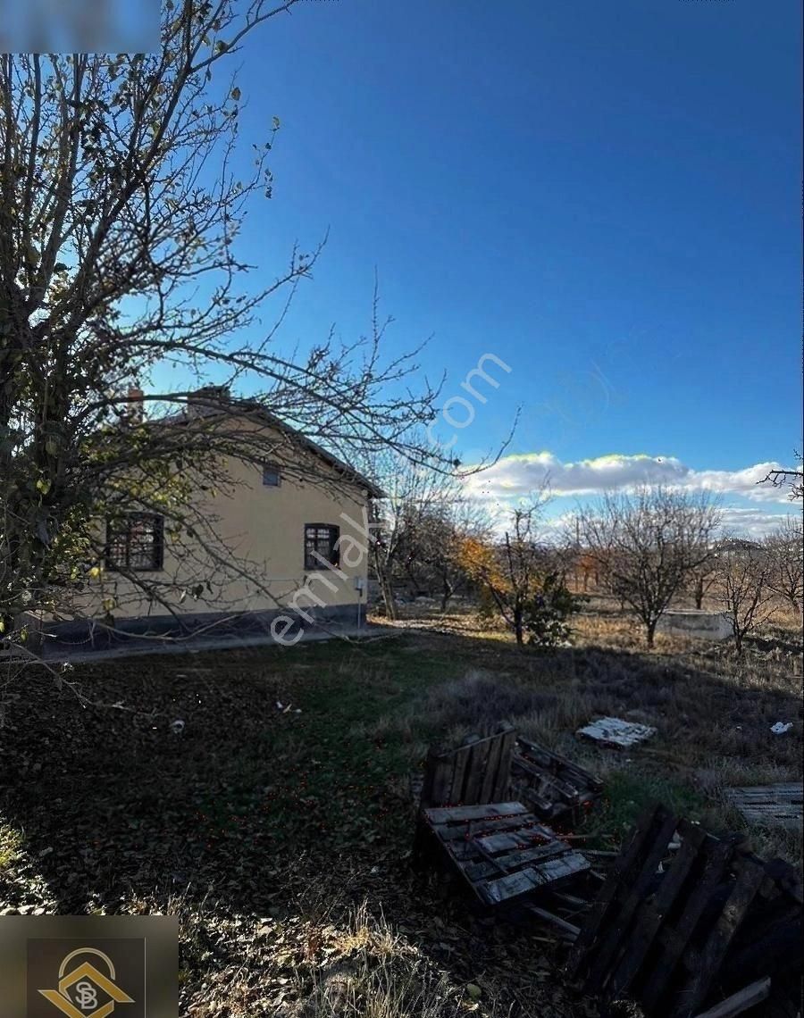 Karatay Elmacı Mah . 1137 Mt Arsa İçinde Ev Satılık