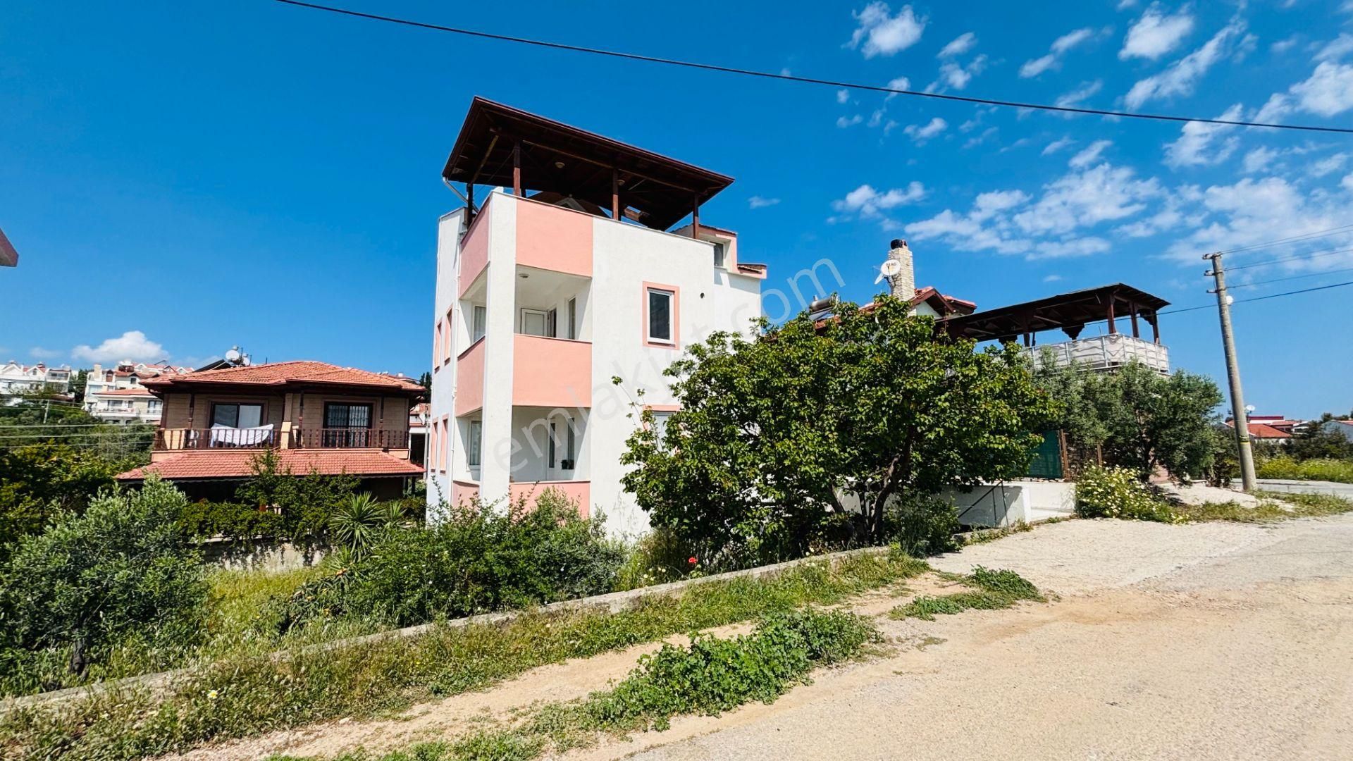 Datça Burgazda Satılık 335m² Arsa (20/40) İçinde 250 M² Bina