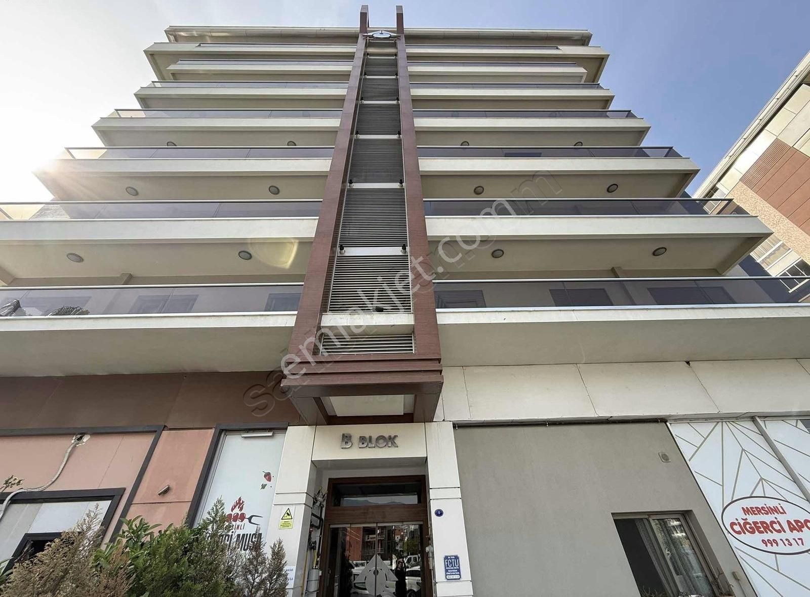 Bayraklı Park 35 Sitesi 190 M2 3+1 Satılık Daire