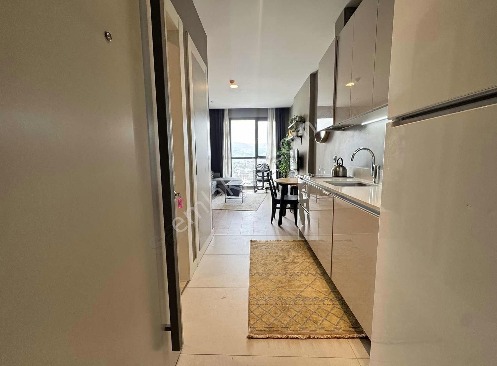 Bornova Varyant Tower Yaşar Üni Yakını Eşyalı Satılık 1+1 Daire