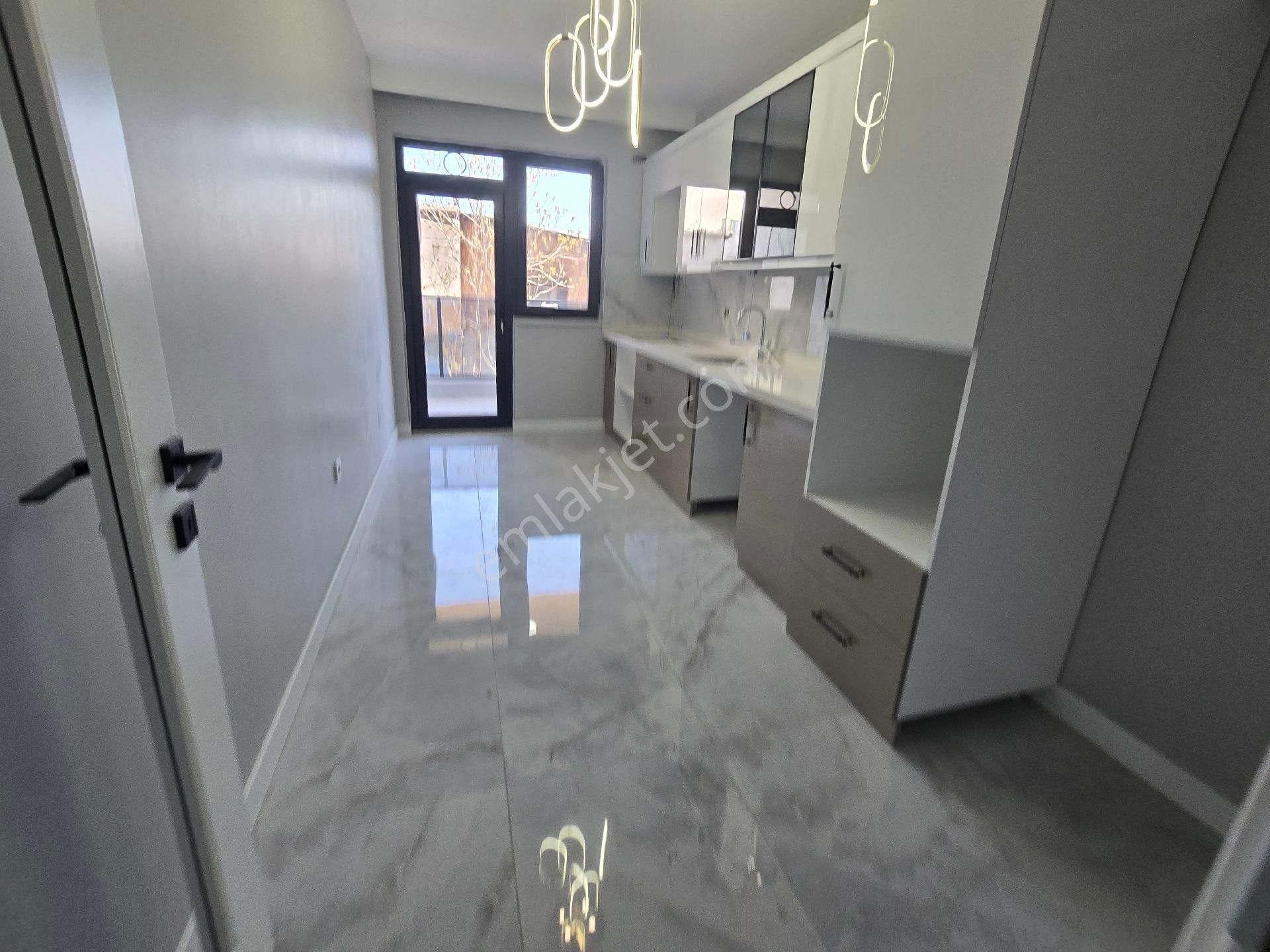 Pusula İnş.tan Cebeci Mah Sitede Satılık Luks 130m2 3+1 3kat Daire