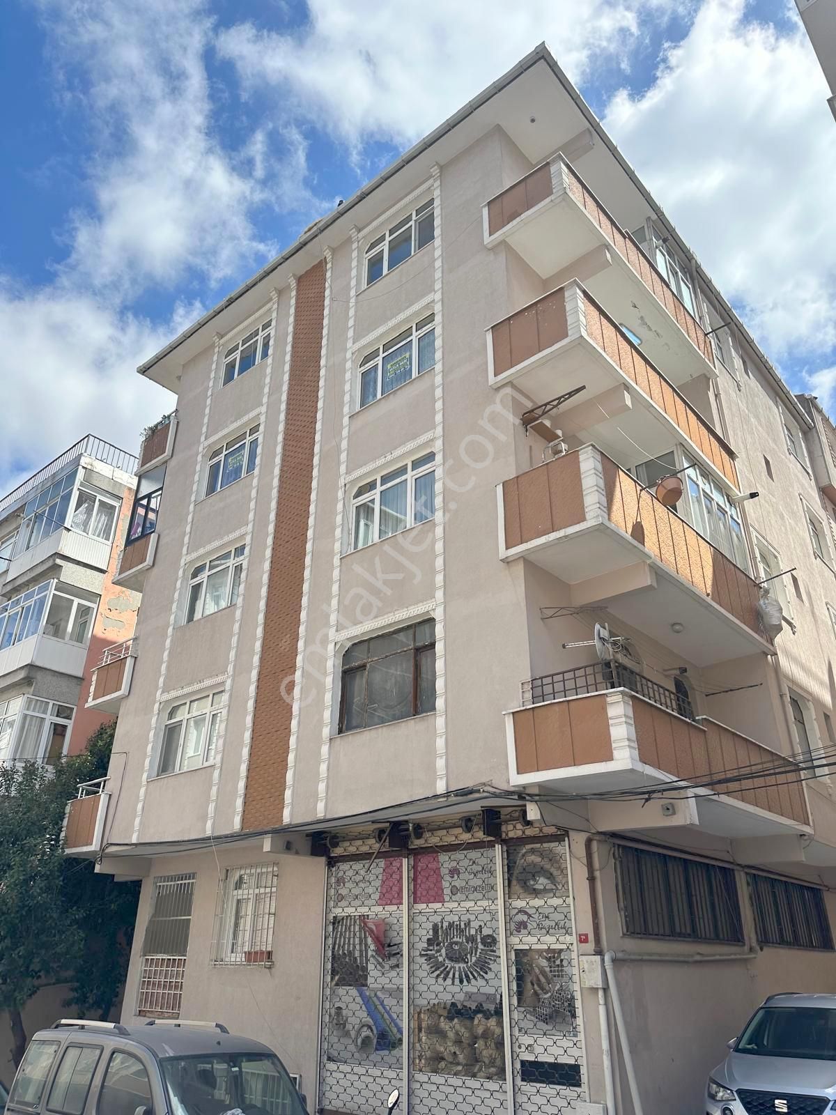 Yıldız Dna Fevziçakmakta Metrobüse Yakın Kredili 3+1 Geniş Mükemmel Ara Kat Daire