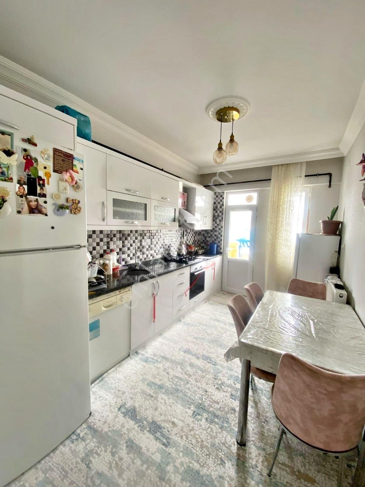Karacaahmet'te Bol Ekstralı Masrafsız Az Katlı 2+1 Daire