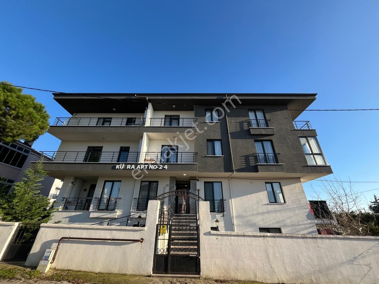 Büyükçekmece Kamiloba Da Satılık 120 M2 2+1 Daire