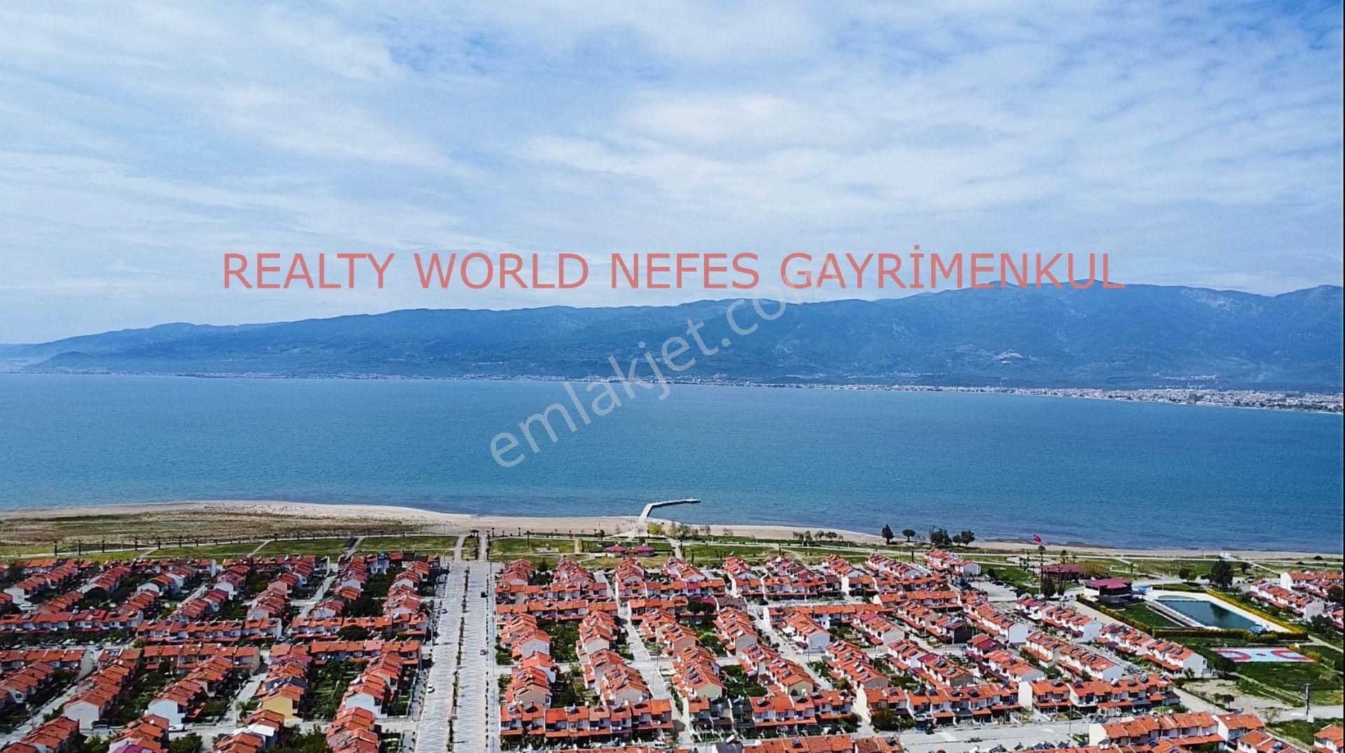 Rw Nefes' Ten Havuzlu, Denize Sıfır Sitede; Bakımlı, 3+1 Villa