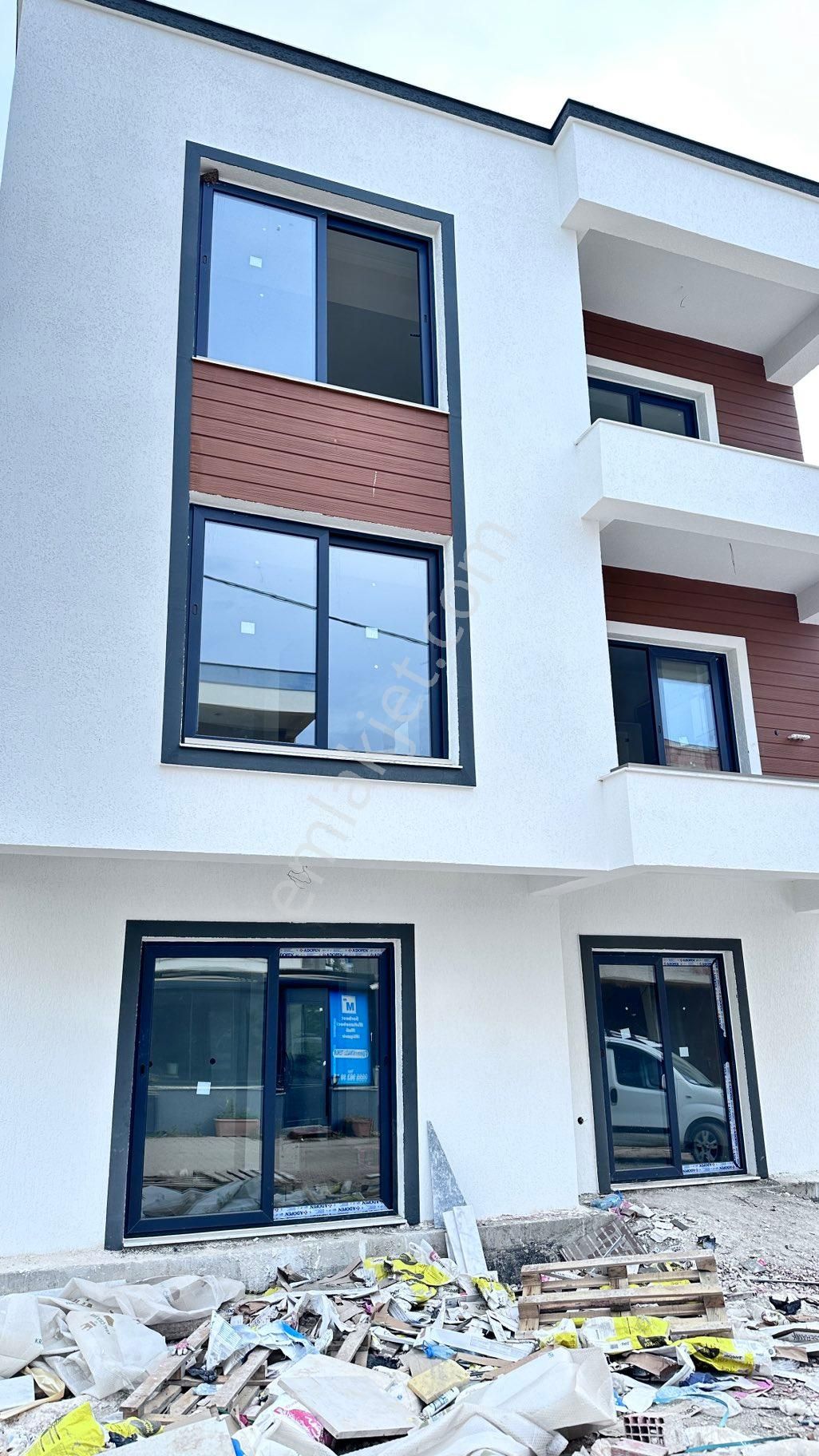 Mumcularda Satılık 2+1 Daire