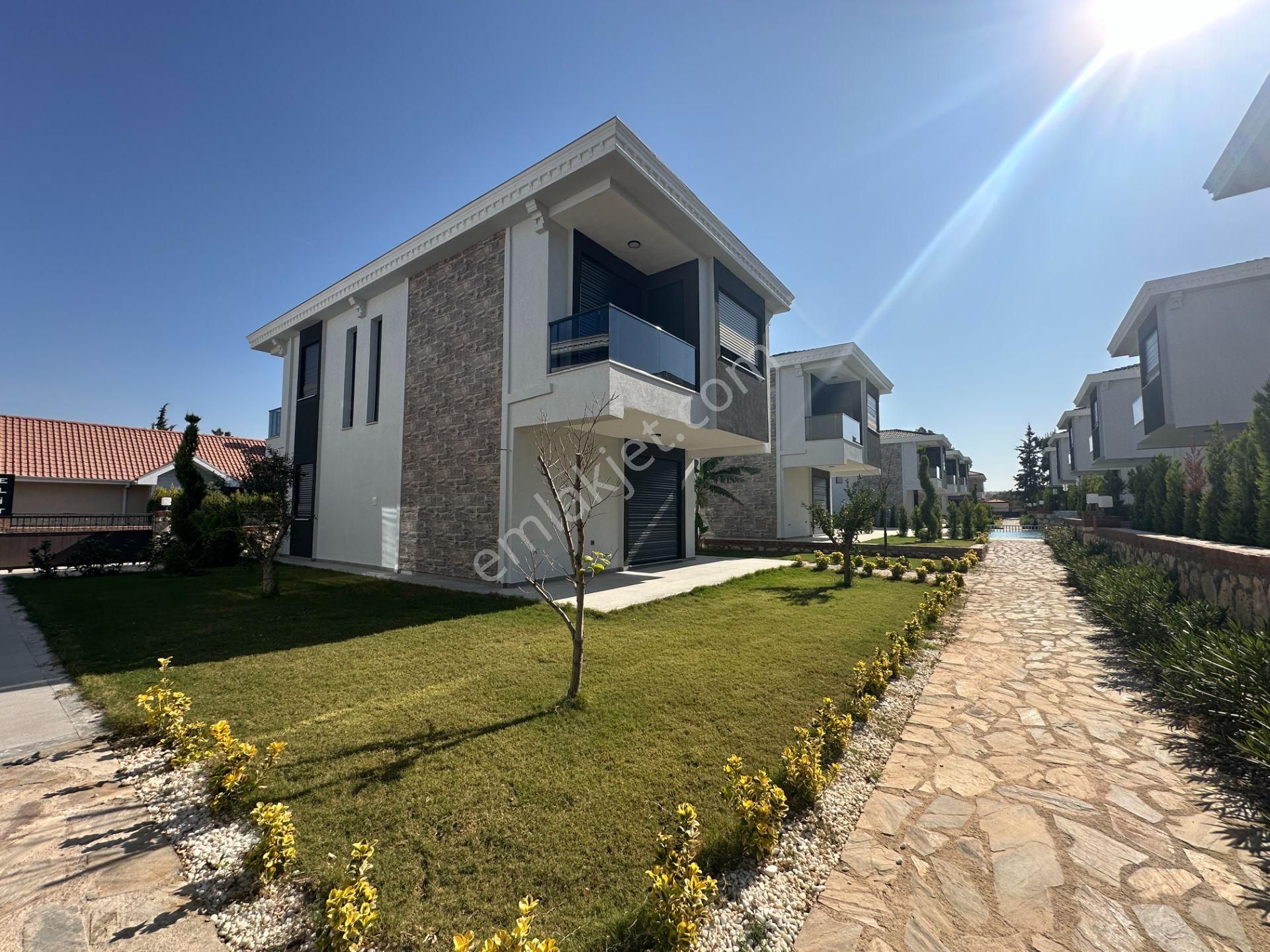 Villacı Onur'dan Didim Mavişehir Bölgesinde Satılık 3+1 Ayrı Mutfaklı Villalar