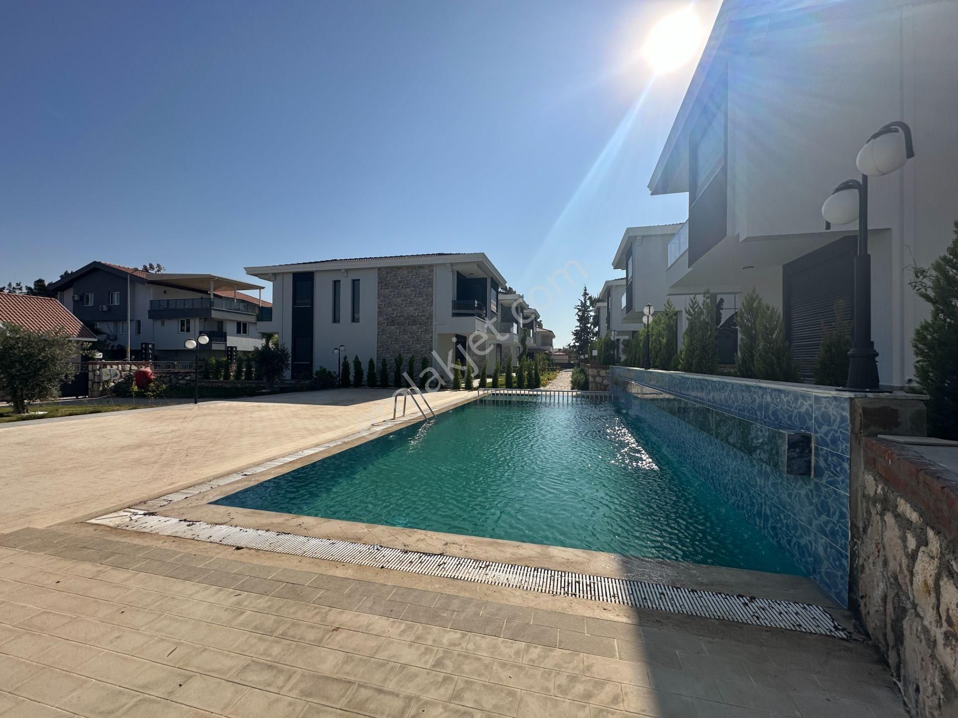 Villacı Onur'dan Didim Mavişehir Bölgesinde Satılık 3+1 Ayrı Mutfaklı Villalar