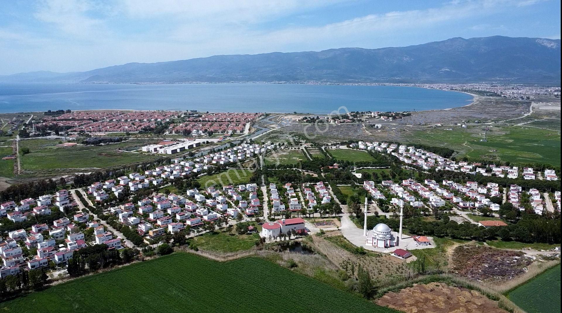 Rw Nefes'ten Teraslı, Bahçeli, Bakımlı, Doğalgazlı 5+1 Villa