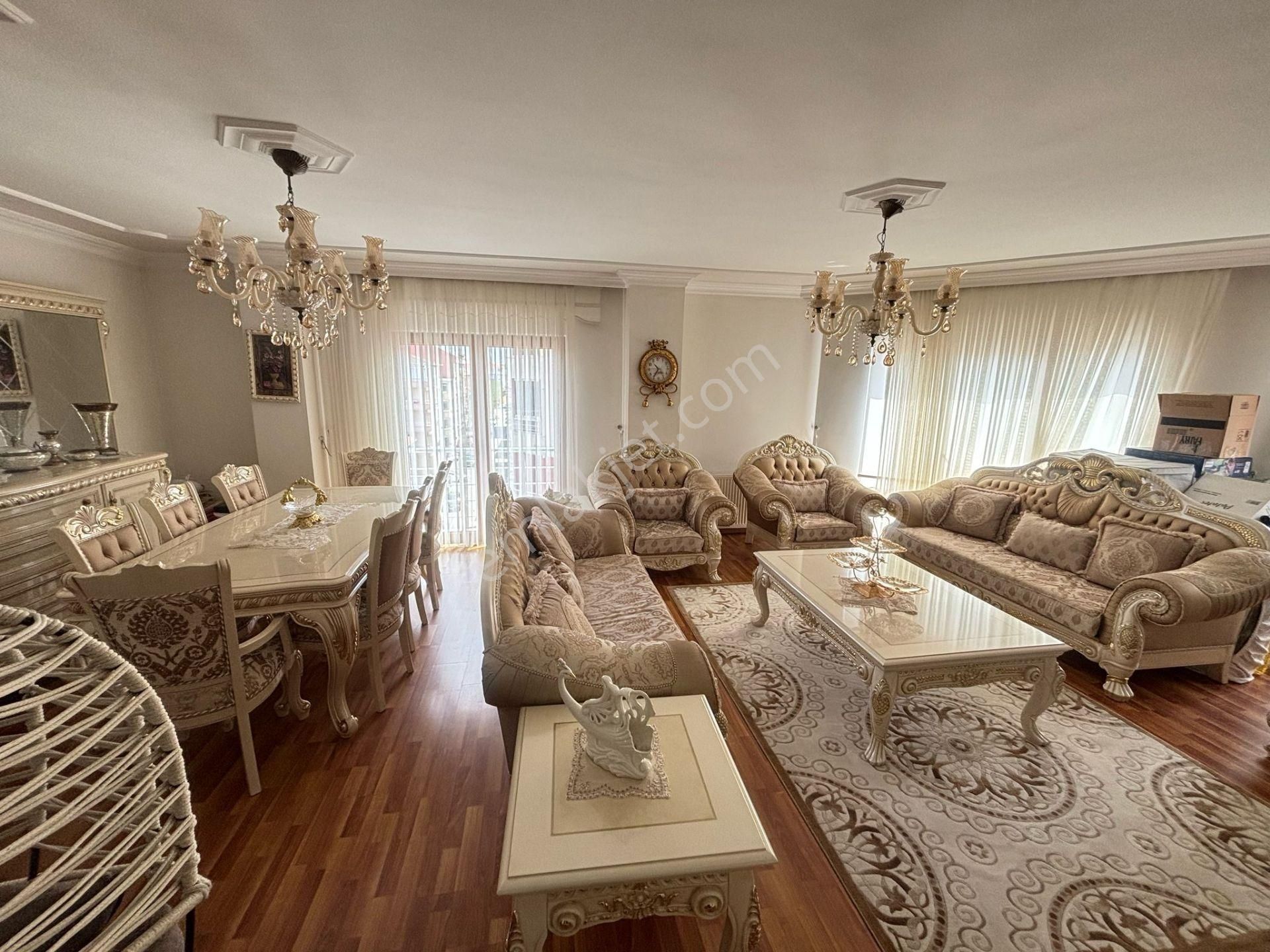 Bahçelievlerde 4+1 Satılık Ara Katta Masrafsız Daire