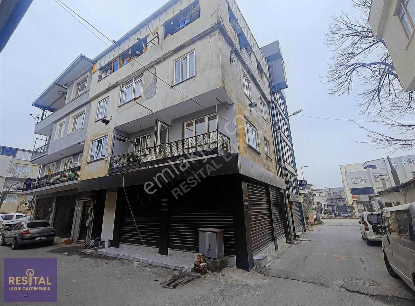 Vişne Ticaret Bölgesinde Karlıdağ Cad.1 Parsel Kiralik Dükkan
