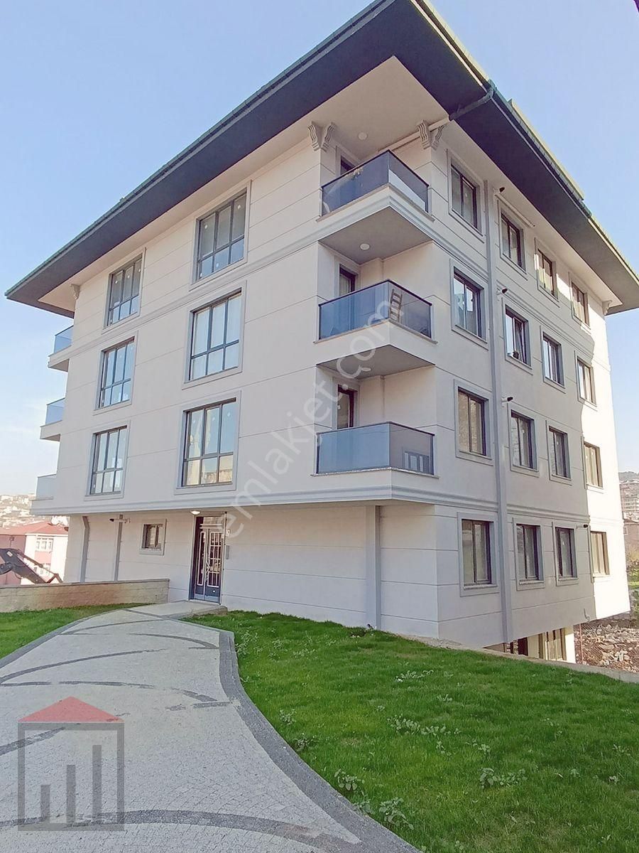 Üsküdar Burhaniye Ekşioğlu Konakları 2. Etapta Satılık Bahçe Katı 1 Oda Salon Daire