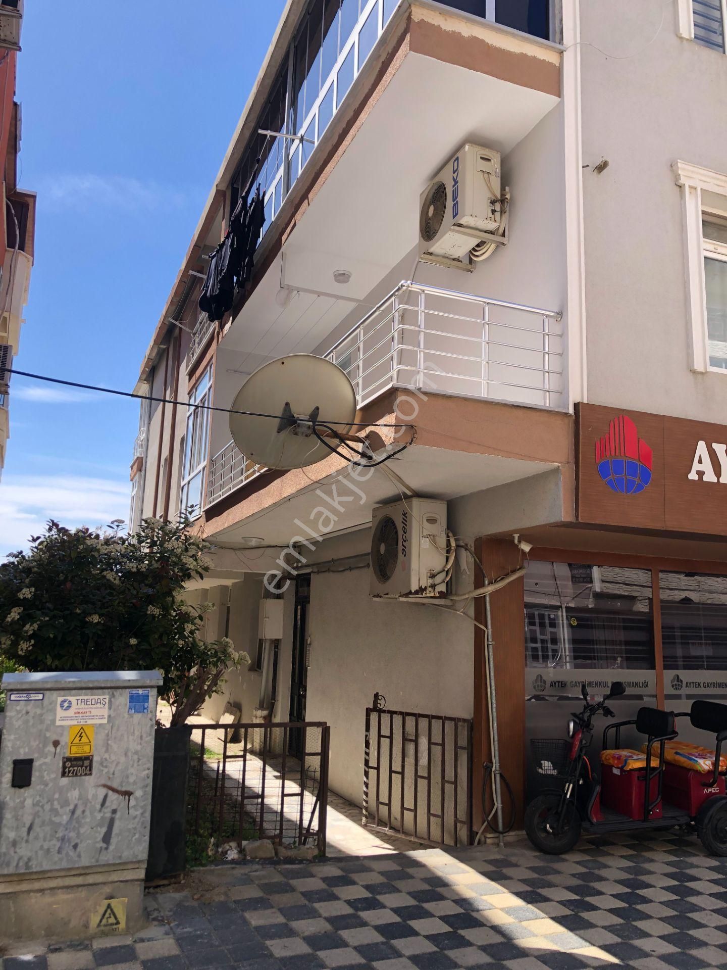 Şarköy De Işık Emlaktan Cumhuriyet Mah De 2+1 70 M2 Daire