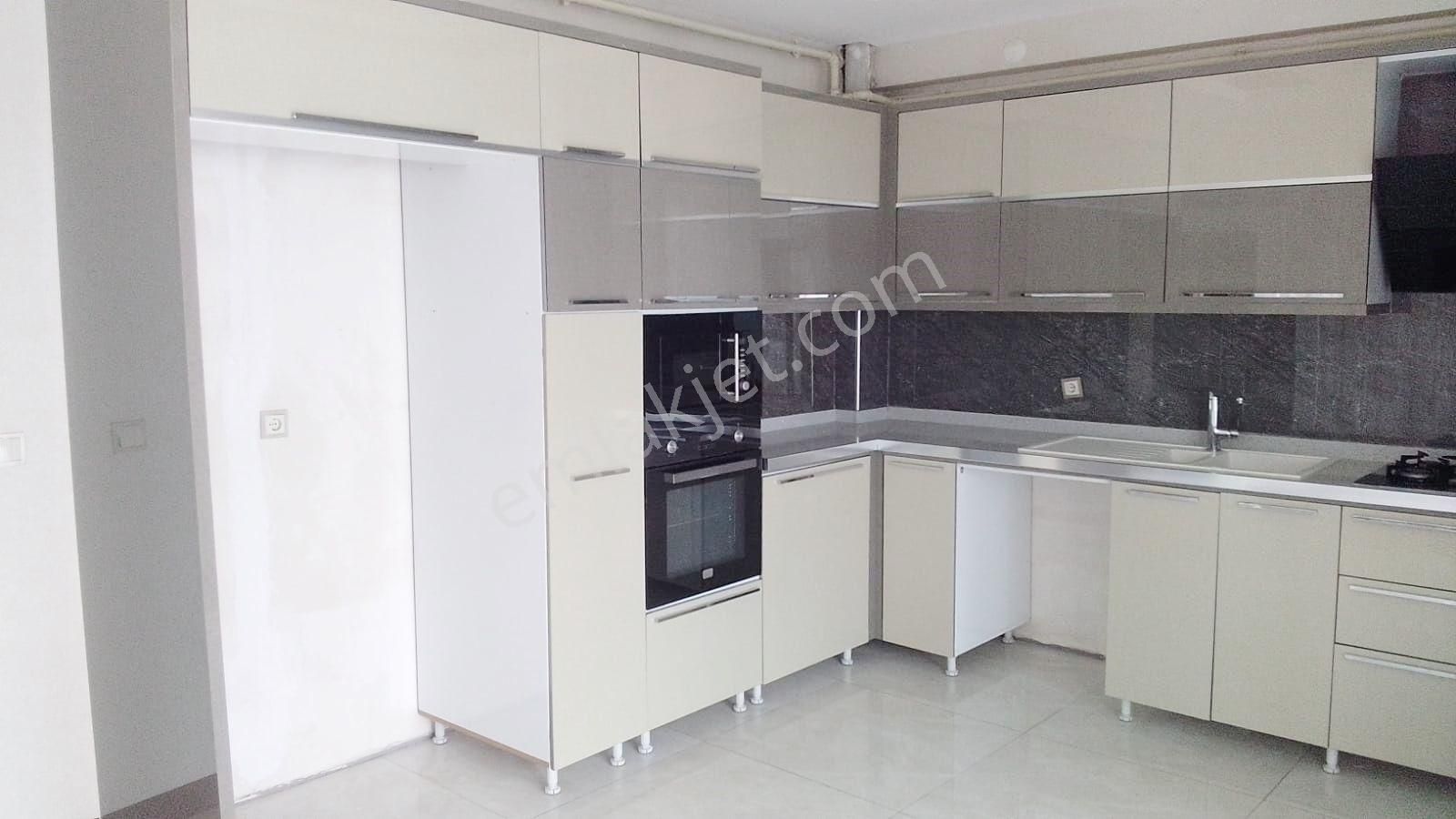 Taha Emlak Tan Fabrika Mahallesinde Kiralık 3+1 Daire (memur Şartı Vardır)