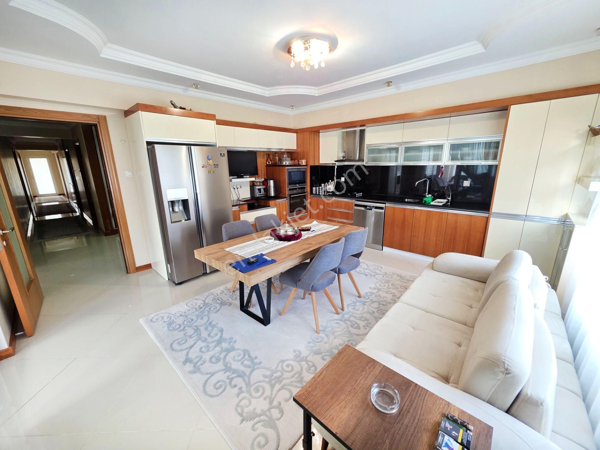 Yeni Rota'dan Bahçeşehir Koleji Yanı Cadde Üstü 320m2 4+1 Daire