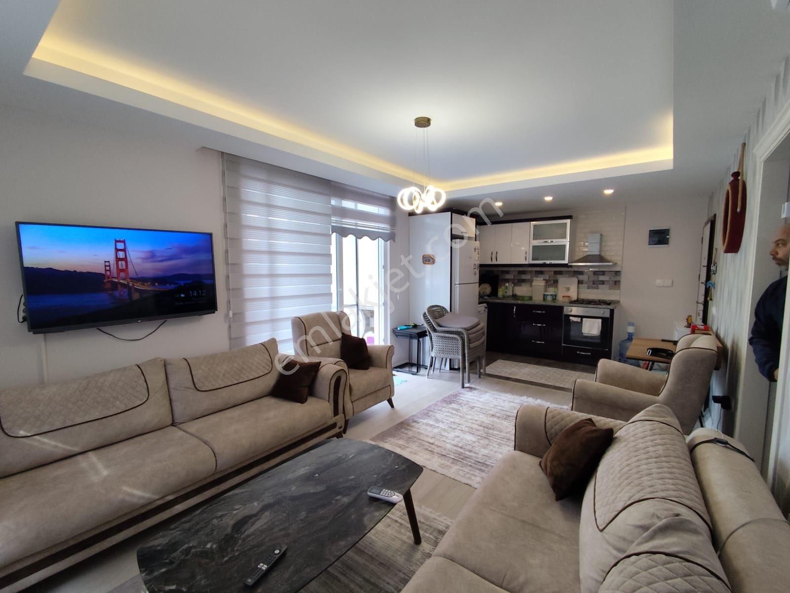 Kadınlar Denizi Mah Havuzlu Site İçerisinde Satılık 2+1 Daire