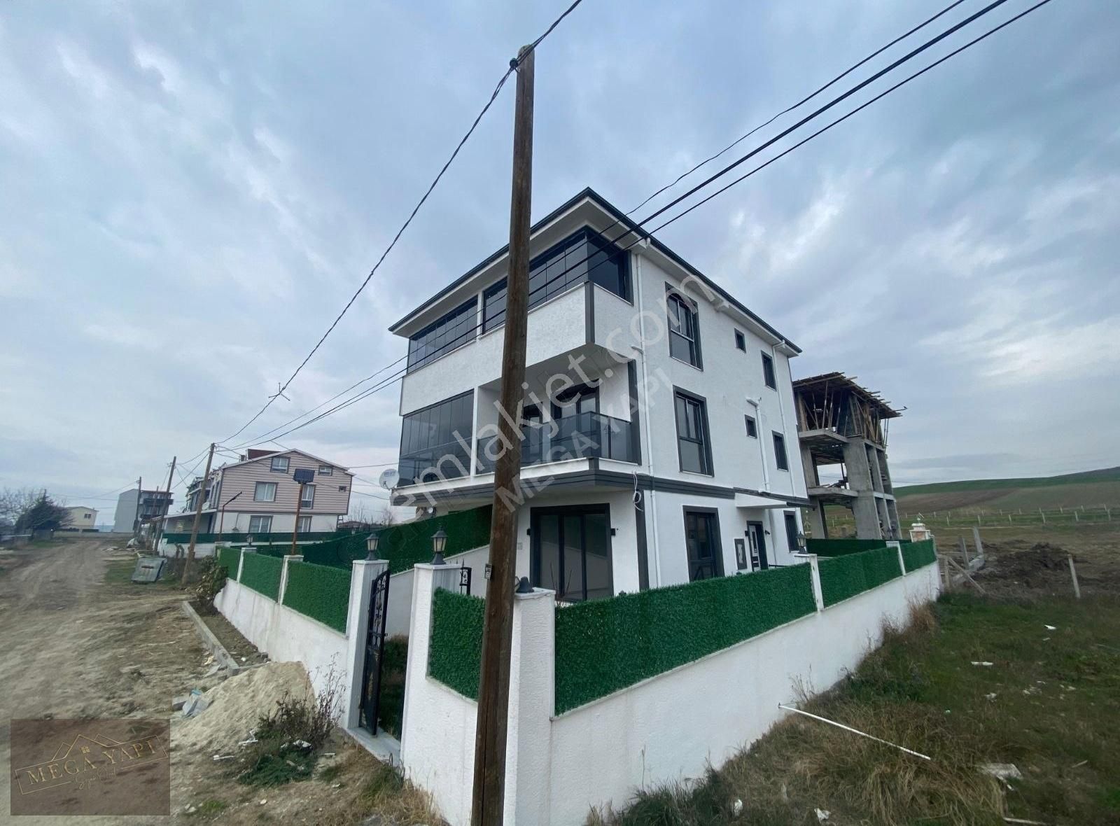 Mega Yapıdan Merkezi Konumlu İskanlı Deniz Manzaralı Lüx Villa