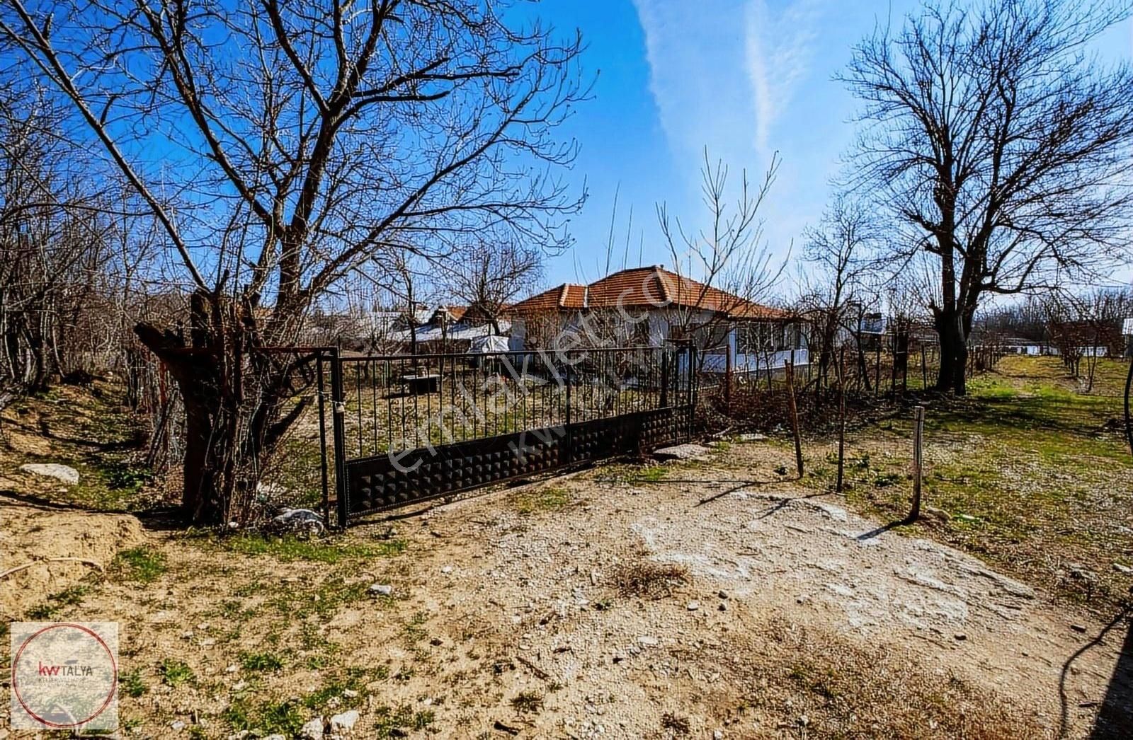 Korkuteli Yeşilyayla'da 715 M² Arsa İçerisinde Müstakil Ev