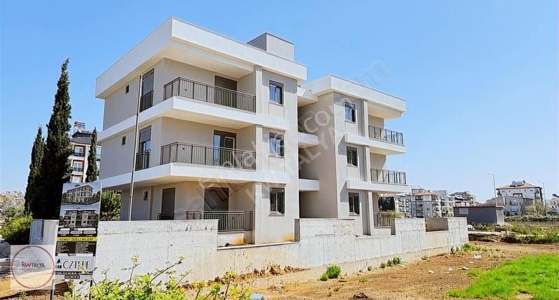 Döşemealtı Bahçeyaka'da Sıfır 2+1 Ebeveyn Banyolu Bahçe Katı