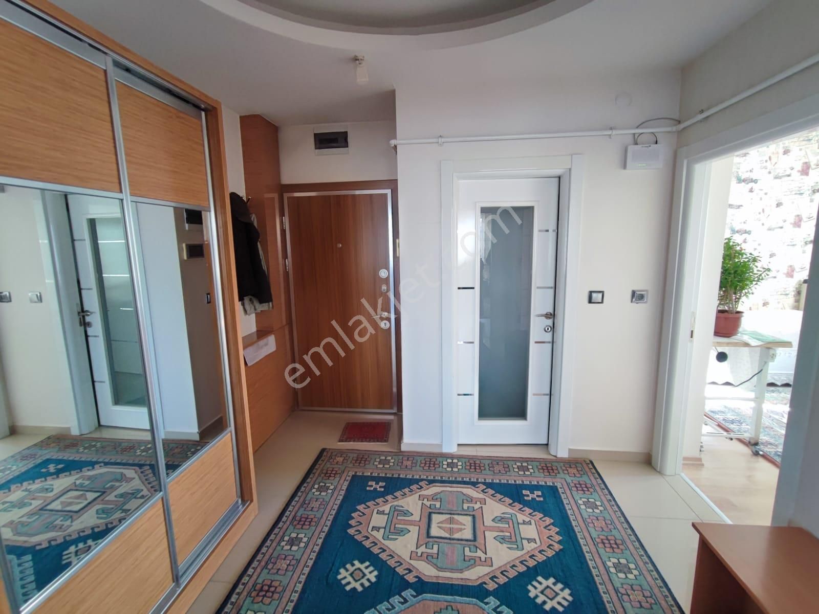 3 0 Ağustos Mahallesinde Satılık 3+1 Çift Balkon Banyolu Daire