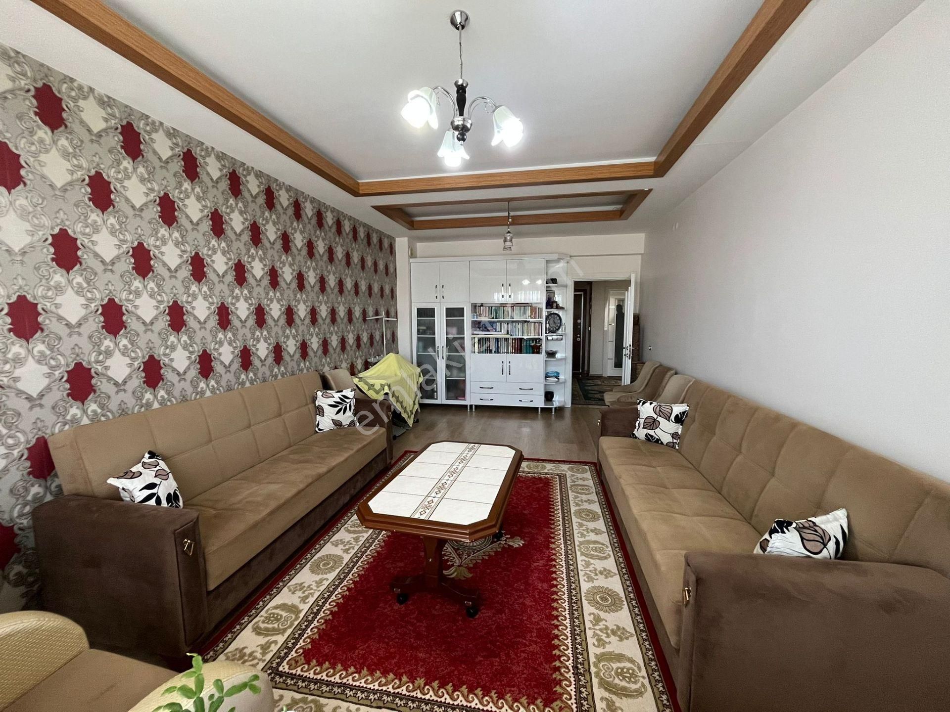 3 0 Ağustos Mahallesinde Satılık 3+1 Çift Balkon Banyolu Daire
