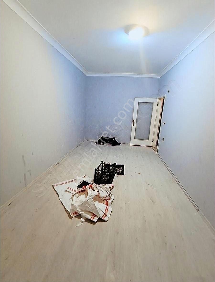 Avcılar Merkezde,sıfır (1+1) Otoparklı İçi 23,bin