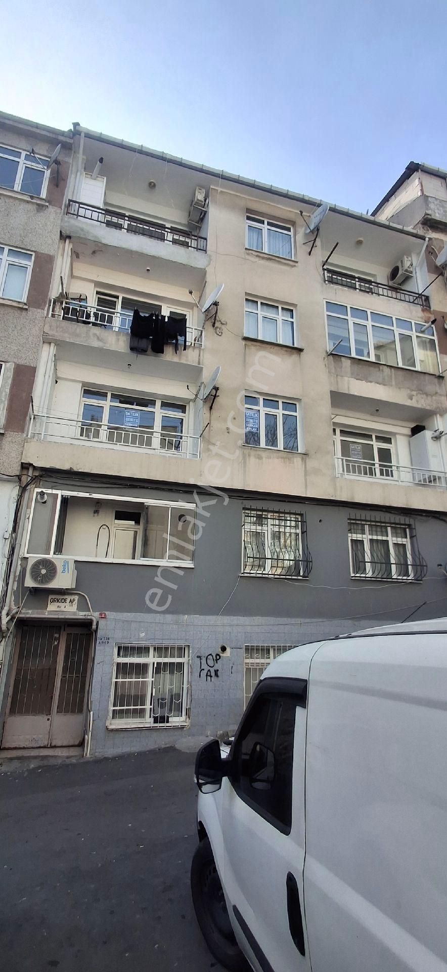 Karagümrük Mahallesi Satılık 3+1 130 M2 1,kat Daire