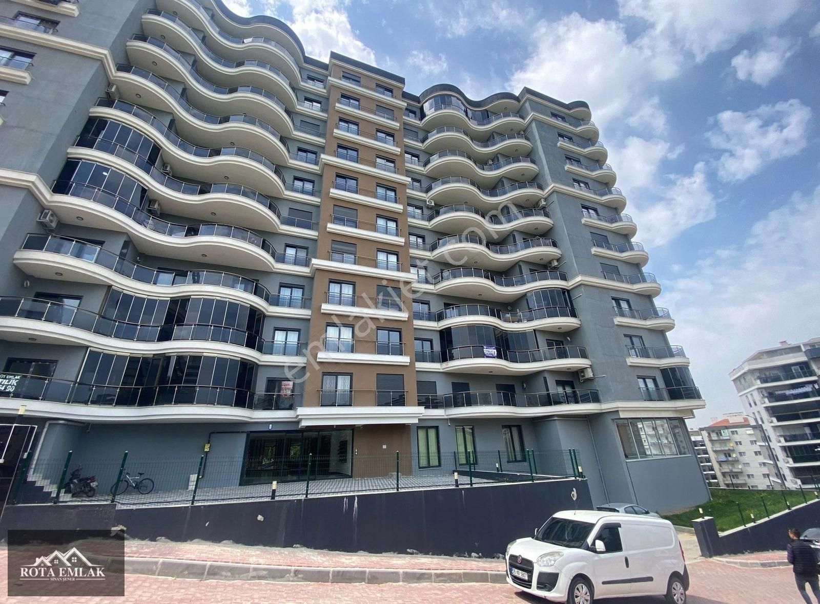 Havuzlu Sitede Satılık 1+1 Daire