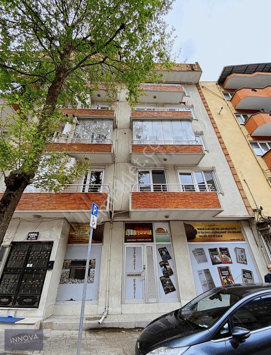 İzmit Yenişehirde Ana Cadde Üzerinde 2+1 Satılık Daire