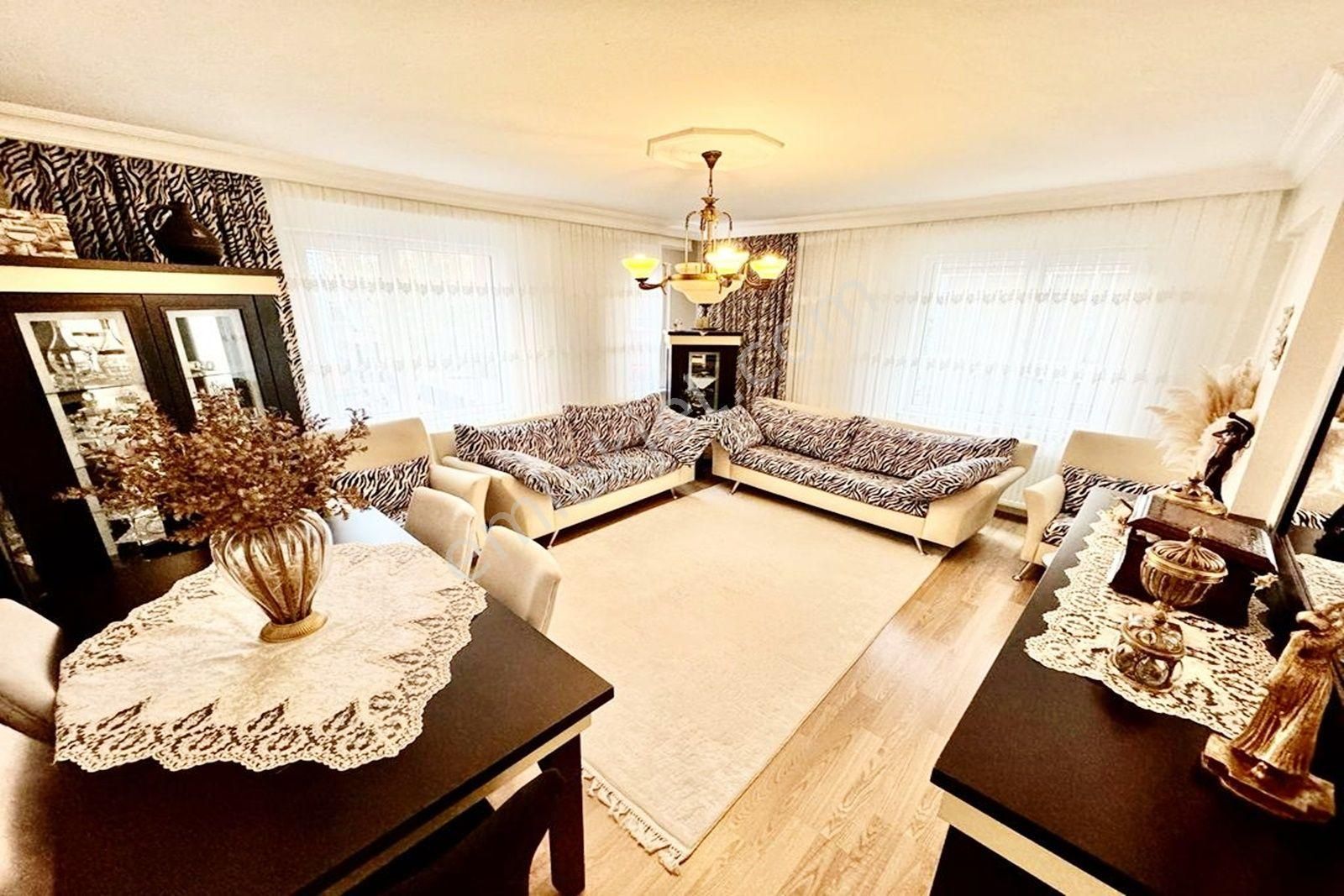 Weal World' Den Basınsitesi'nde, Asansörlü, 3+1, Bakımlı Köşe Daire ...