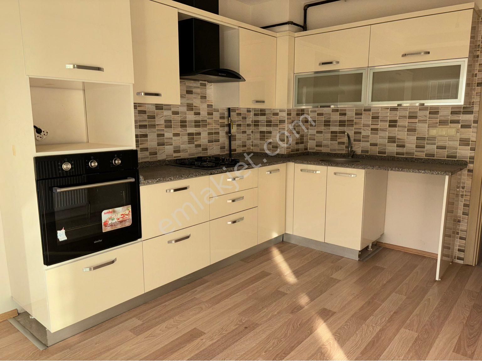 676 Yeşil Mahallede Satılık Site İçi Doğalgazlı 3+1 Daire