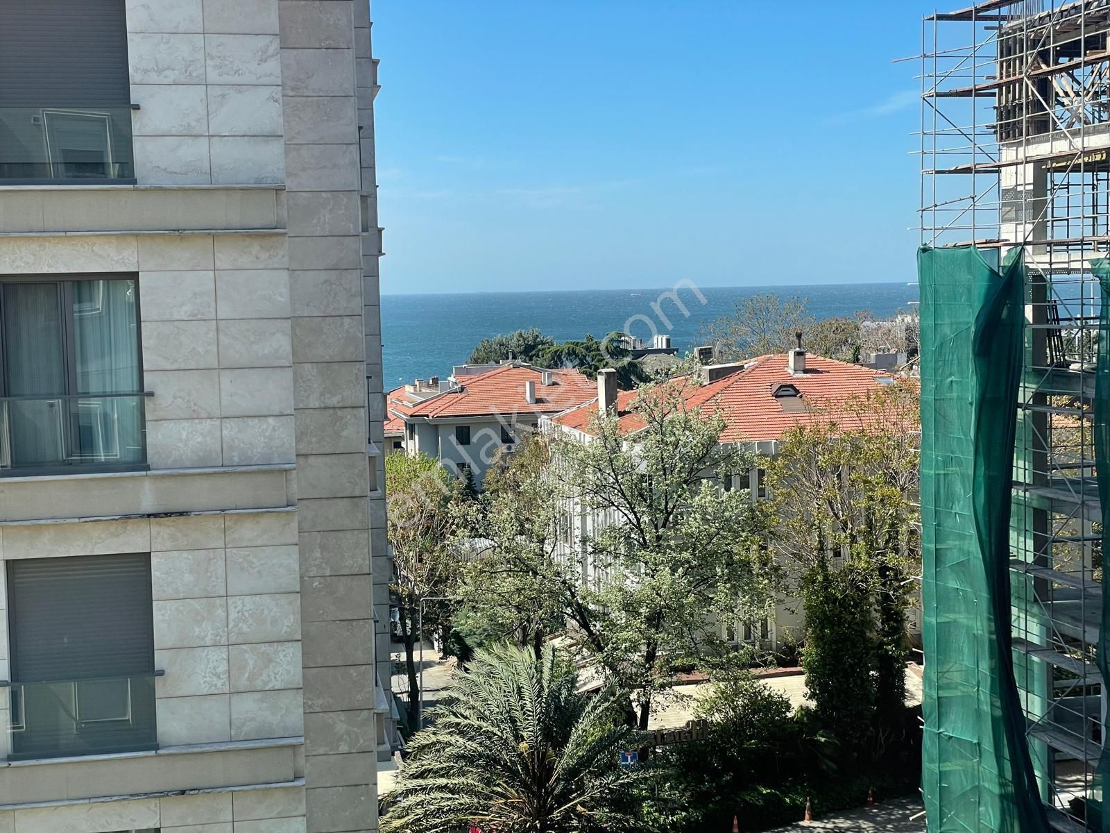 Caddebostan Sahilde Caddeye 2.bina Kısmi Deniz Manzaralı Satılık 4+1 Ebebeynli Daire