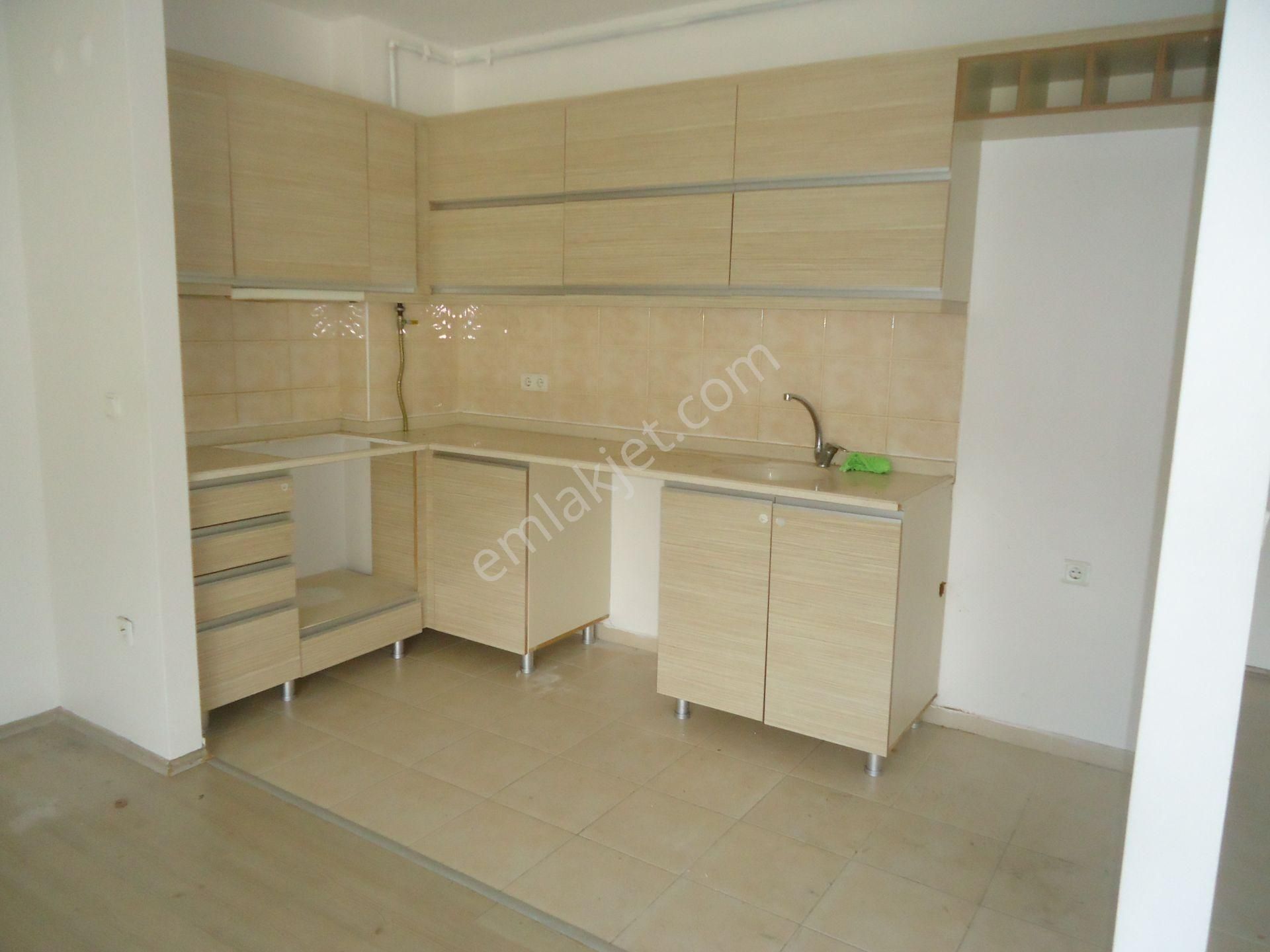 Star Emlakta Doğalgazlı Asansör,otoparklı 2+1 75m2 K/5