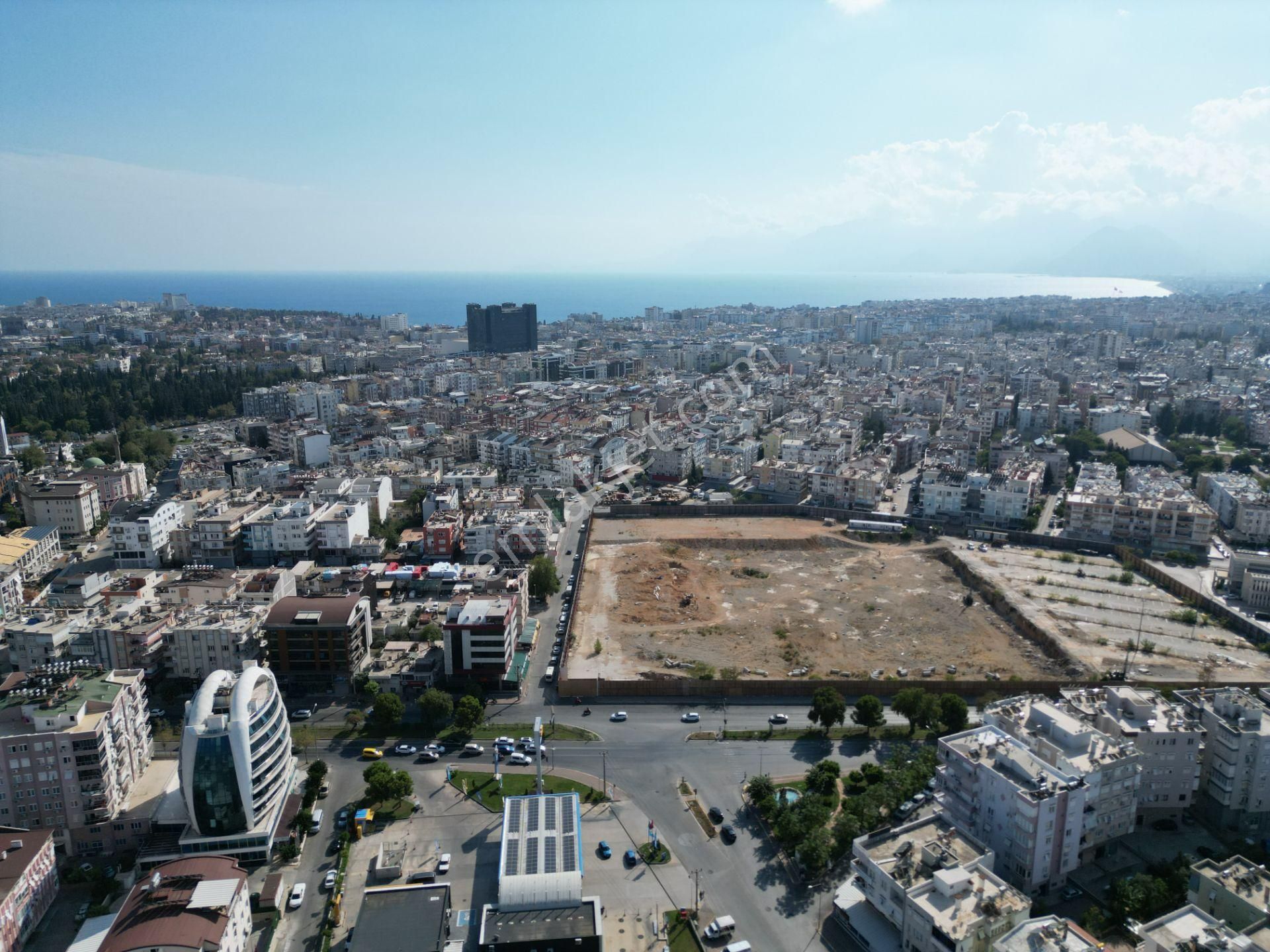 Mark Antalya Karşısında Şarampole Yakın Satılık Dükkan
