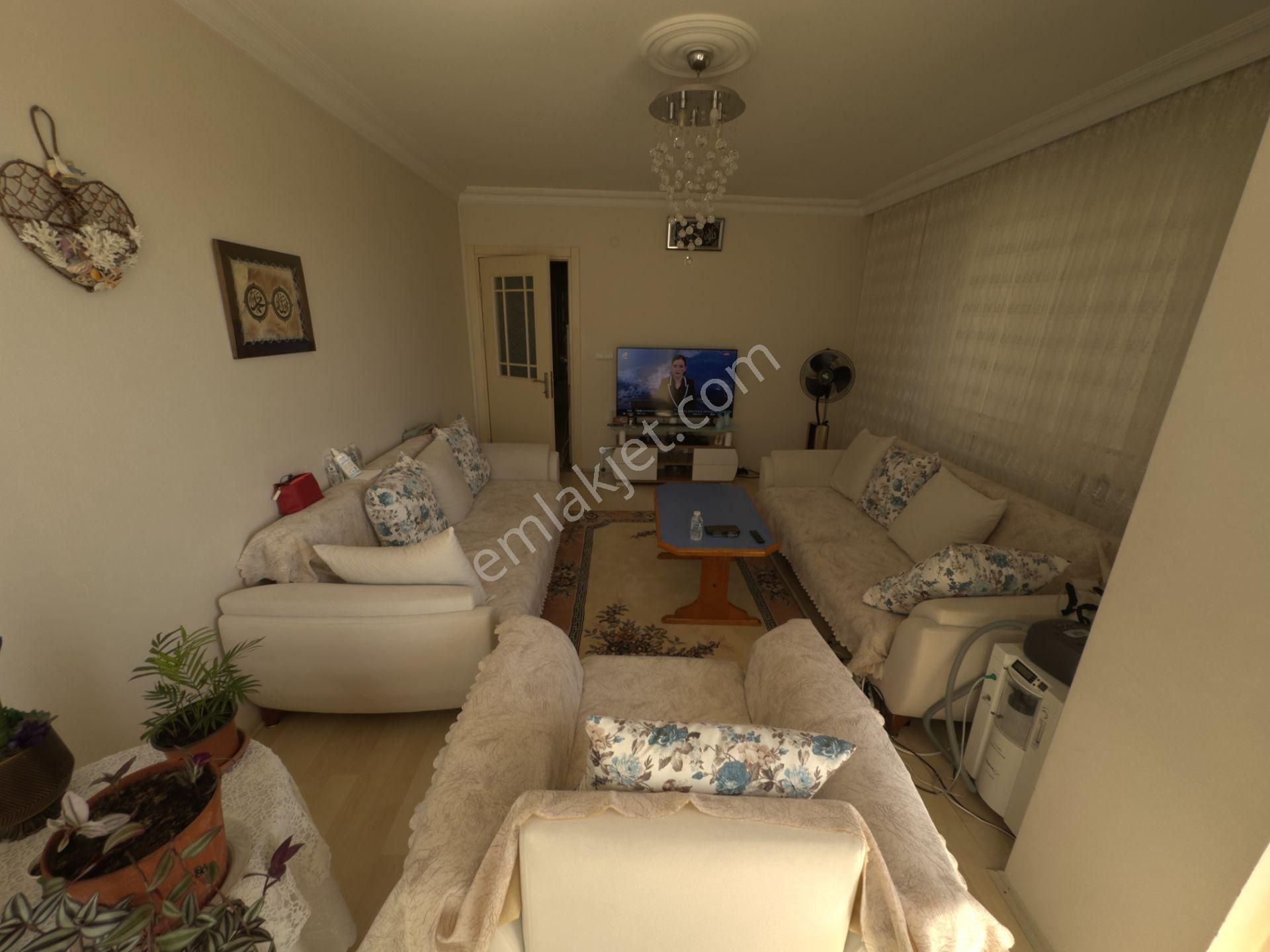 Satılık 3+1 140 M2 Geniş Ara Kat Merve Mahallesi Sancaktepe'de
