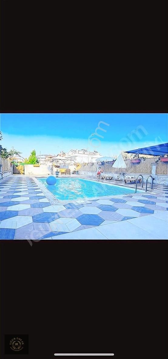 Uğur Emlak' Tan Akarca'da Havuzlu Eşyalı Kiralık Dubleks Villa