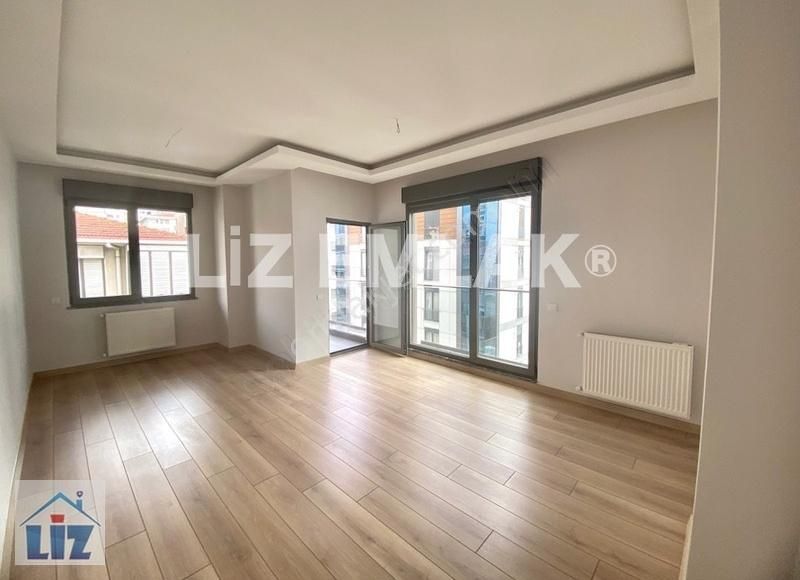 Şenesenevler'de 1 Yıllık Binada 2+1 Balkonlu Satılık Daire
