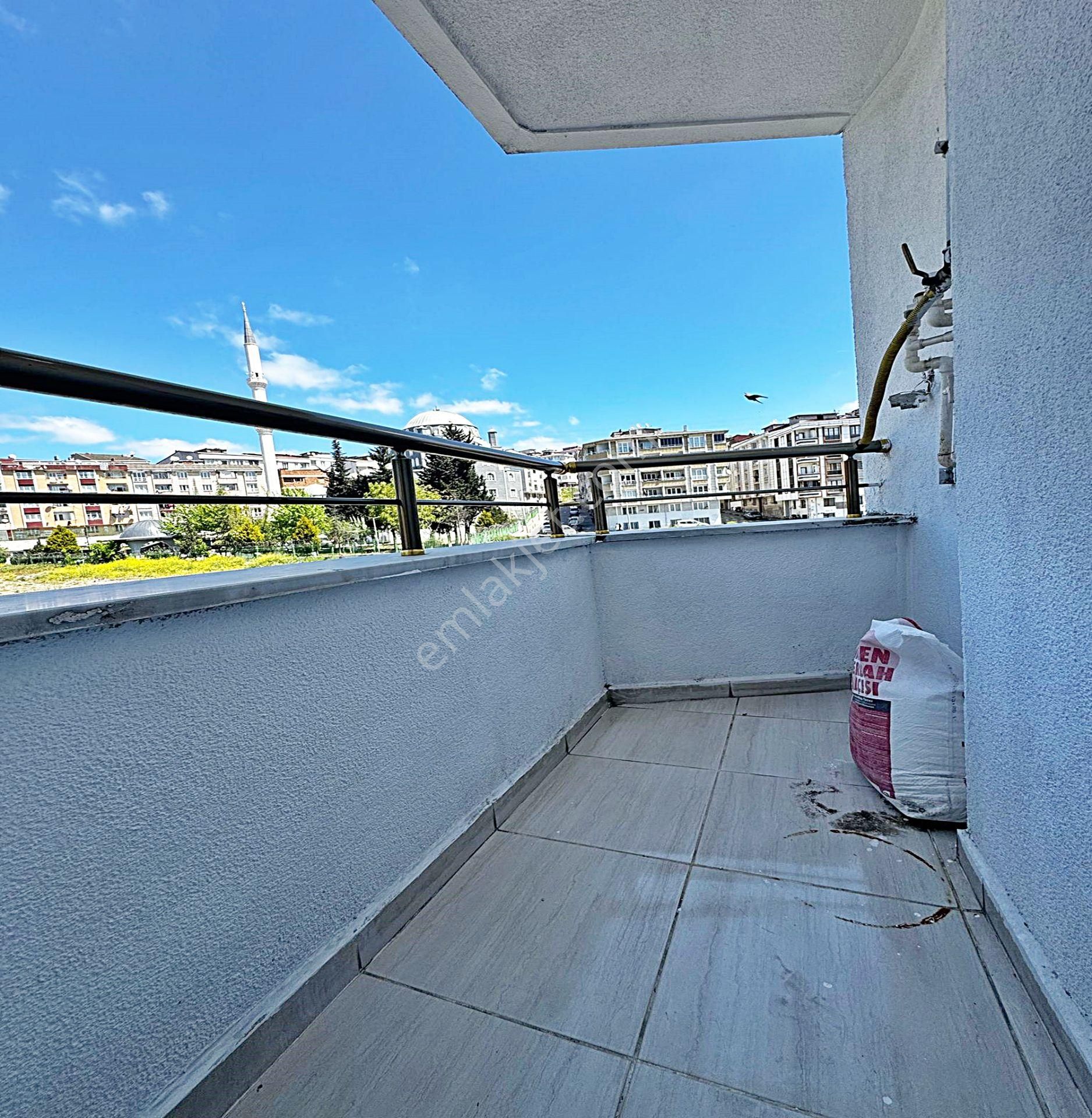 Aci Satılık Metrobüse Yakın 2+1 Geniş İskanlı Temiz Binada Daire - Görsel 4