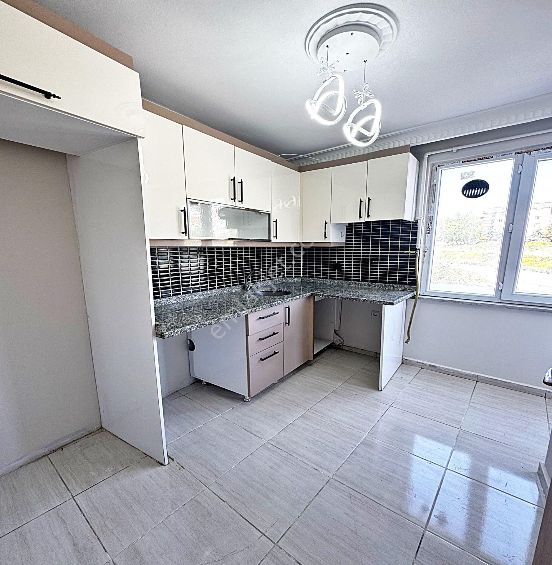 Aci Satılık Metrobüse Yakın 2+1 Geniş İskanlı Temiz Binada Daire - Görsel 17