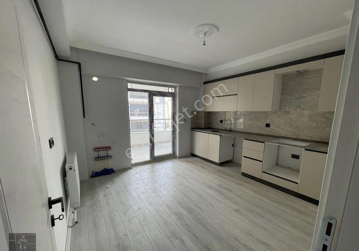 Sevecan Emlaktan Çiftlik Caddesi Yakını Satılık Sıfır 3+1 Daireler