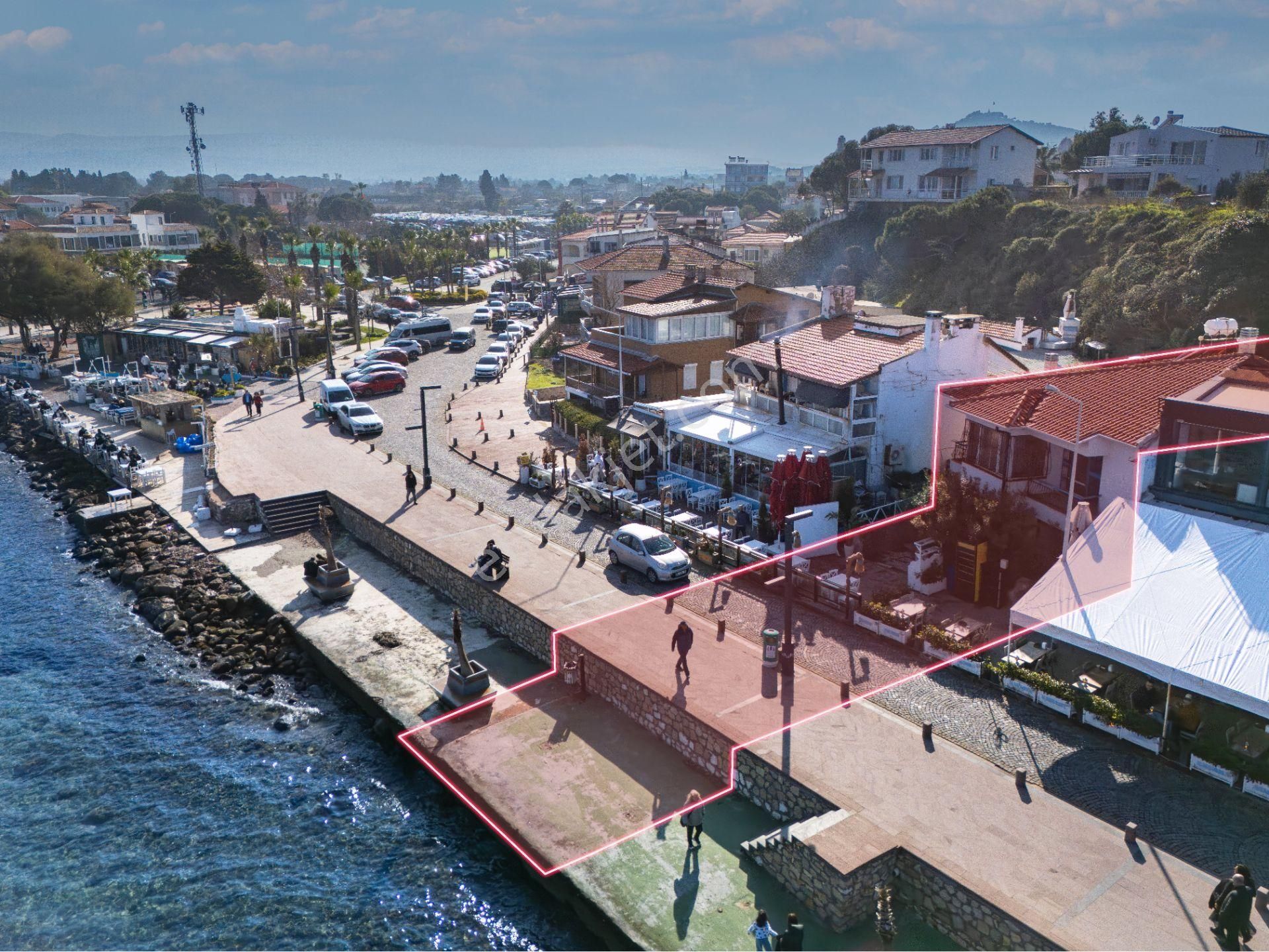 Urla İskelede Denize Sıfır 307 M2 Arsa İçinde Konut Veya Ticari