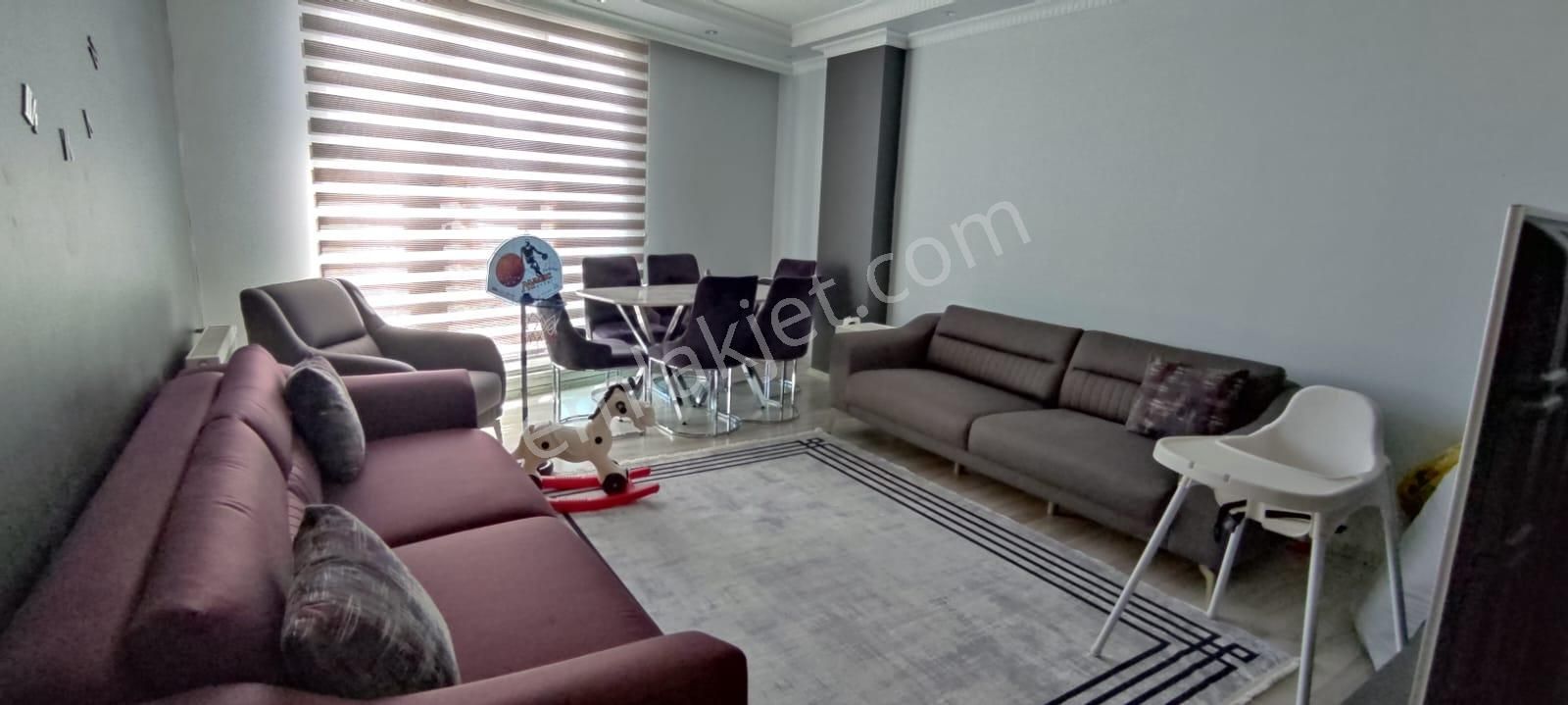 Cadde İstanbul'dan Esenyurt Güzelyurtta Metrobüse E5 Yürüme 2+1 90m2