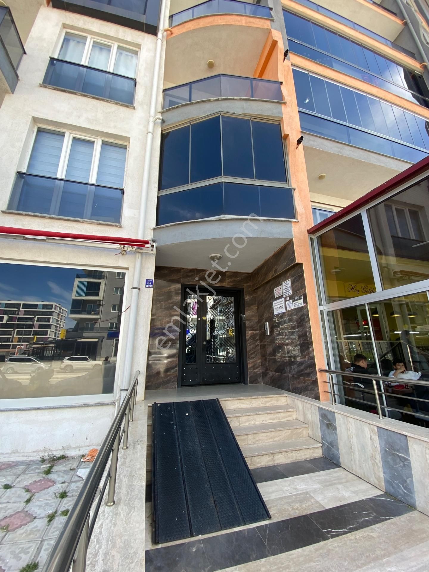 Çanakkale Tekzen’de Satılık Lüks 3+1 Daire – 3 Balkon, 2 Banyo, Kapalı Otopark