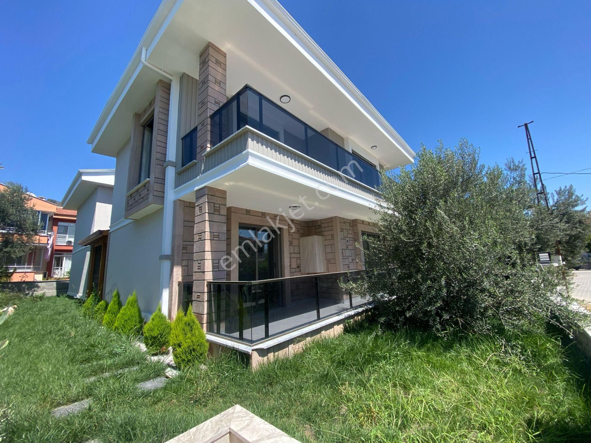 Köşk Emlak'tan Altınoluk'ta Satılık Lüx 4+1 Villa