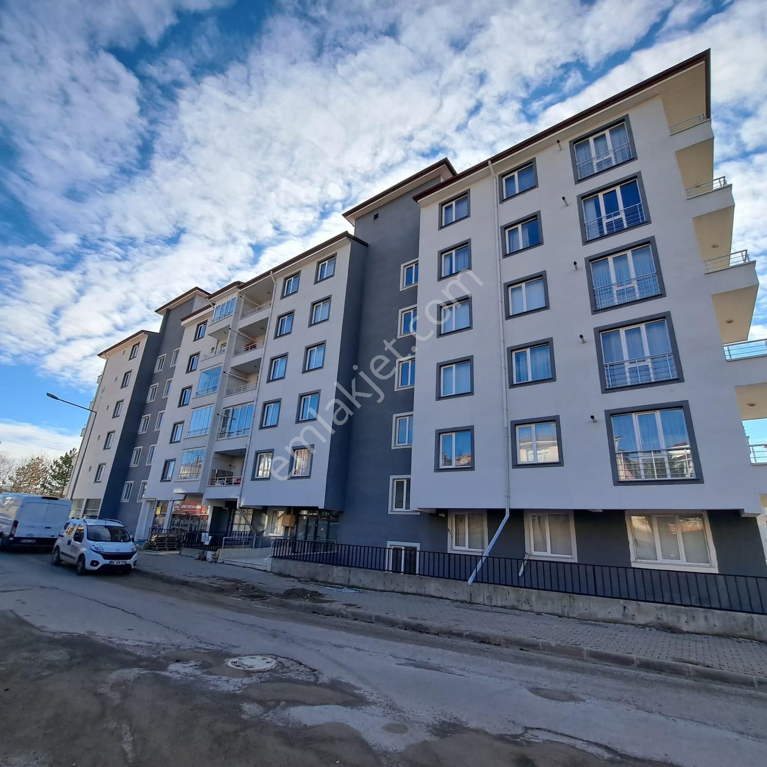 Merkezde 2+1 Güney Cepheli Daire *** Burcu Emlaktan