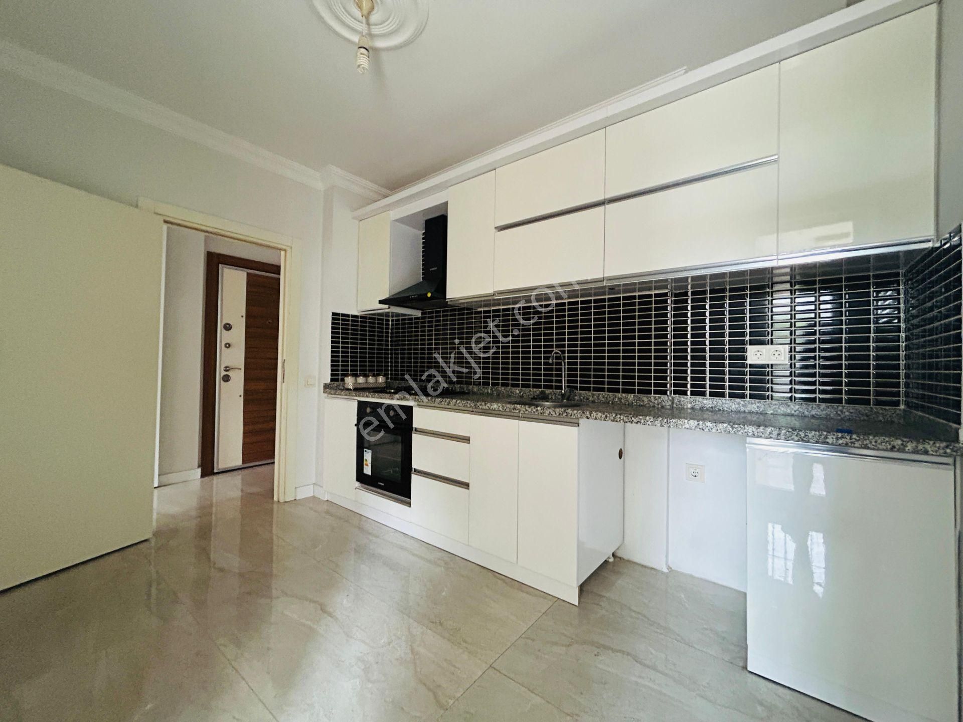 Cadde Yakını Geniş Ayrı Mutfak 2+1 Satılık Daire
